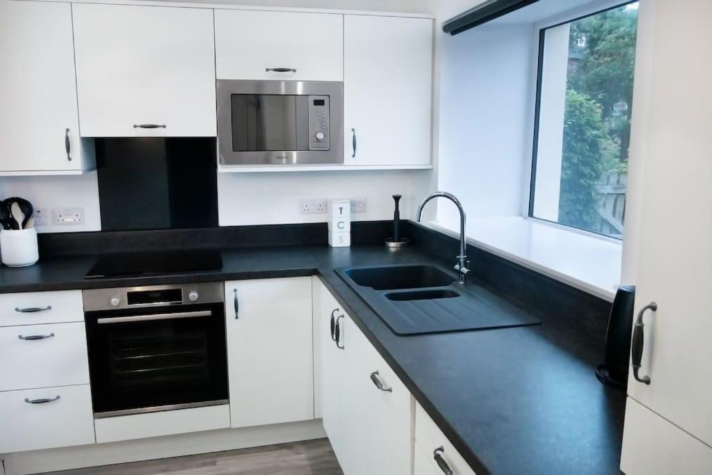 Central 2 Bedroom Luxury Home Close To River Ness Inverness Exteriör bild