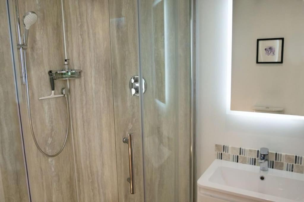 Central 2 Bedroom Luxury Home Close To River Ness Inverness Exteriör bild