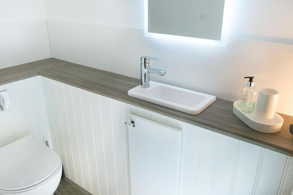 Central 2 Bedroom Luxury Home Close To River Ness Inverness Exteriör bild