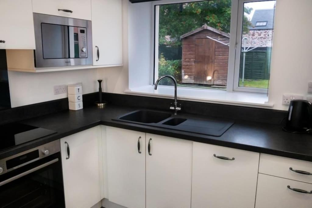 Central 2 Bedroom Luxury Home Close To River Ness Inverness Exteriör bild