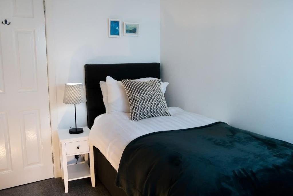 Central 2 Bedroom Luxury Home Close To River Ness Inverness Exteriör bild